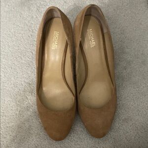 ‼️Michael Kors Tan Heels Suede Finish